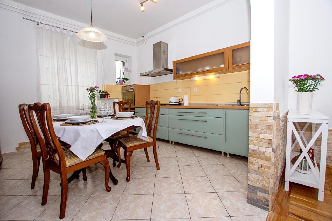 Appartamento Dinos Place *