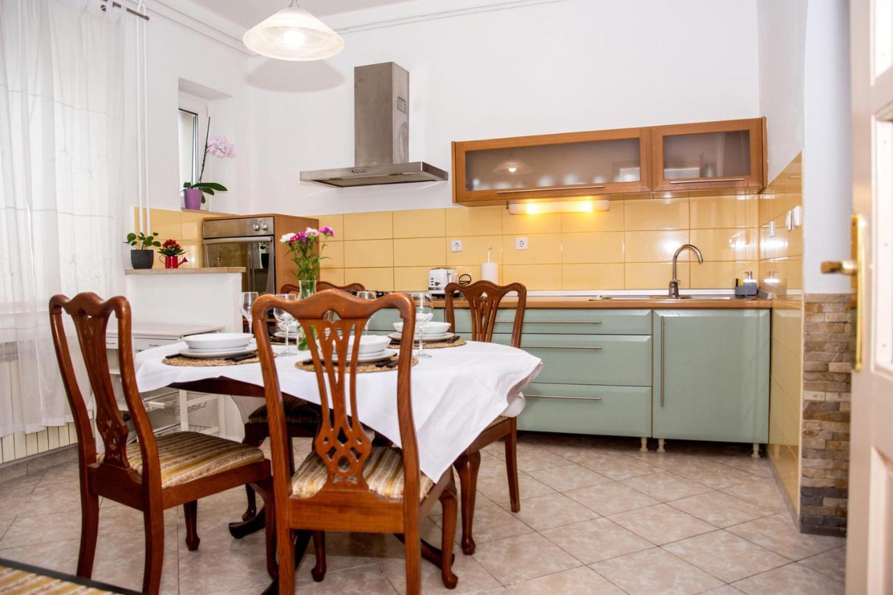 Apartment Dinos Place *